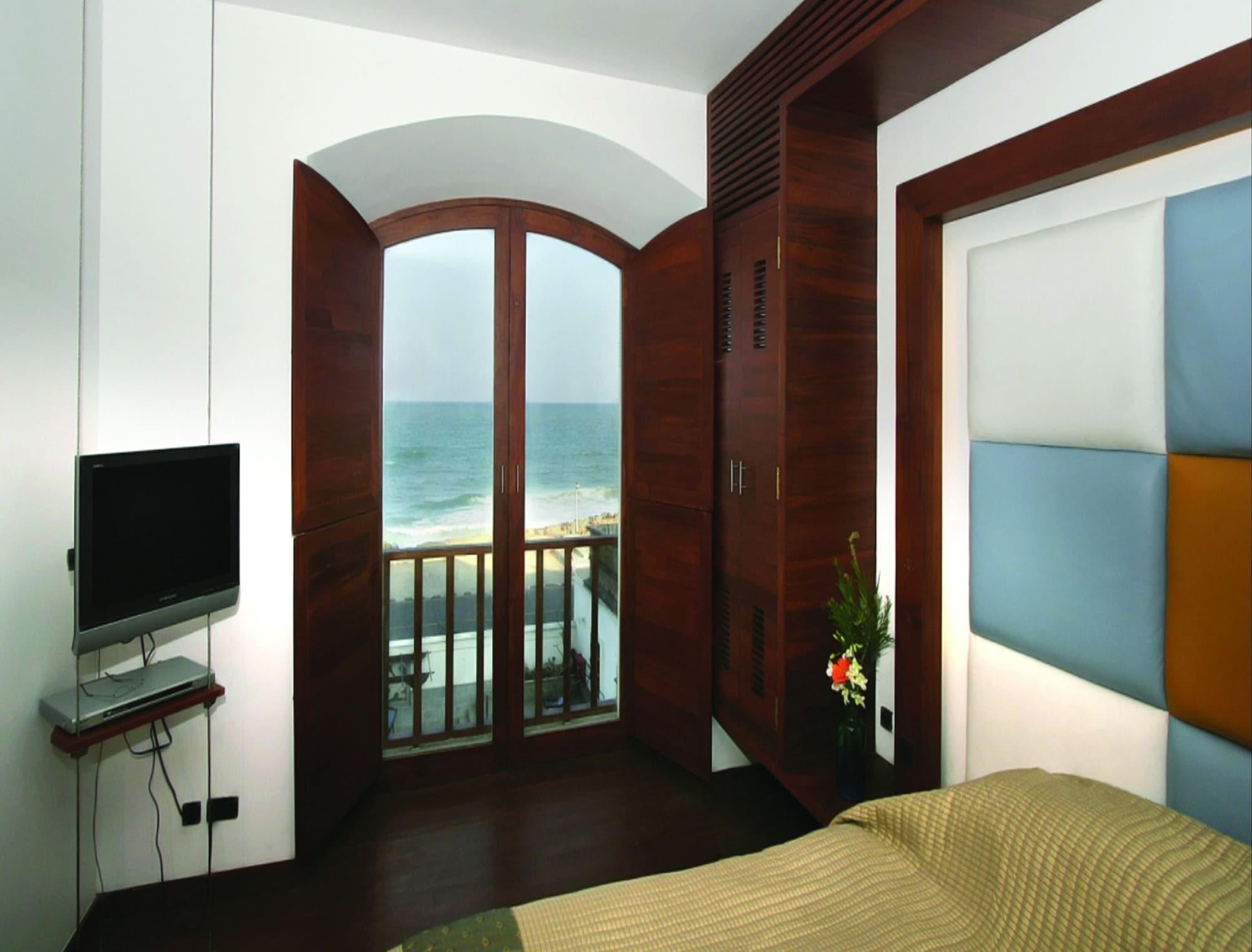 The Promenade Hotel Pondicherry Bagian luar foto